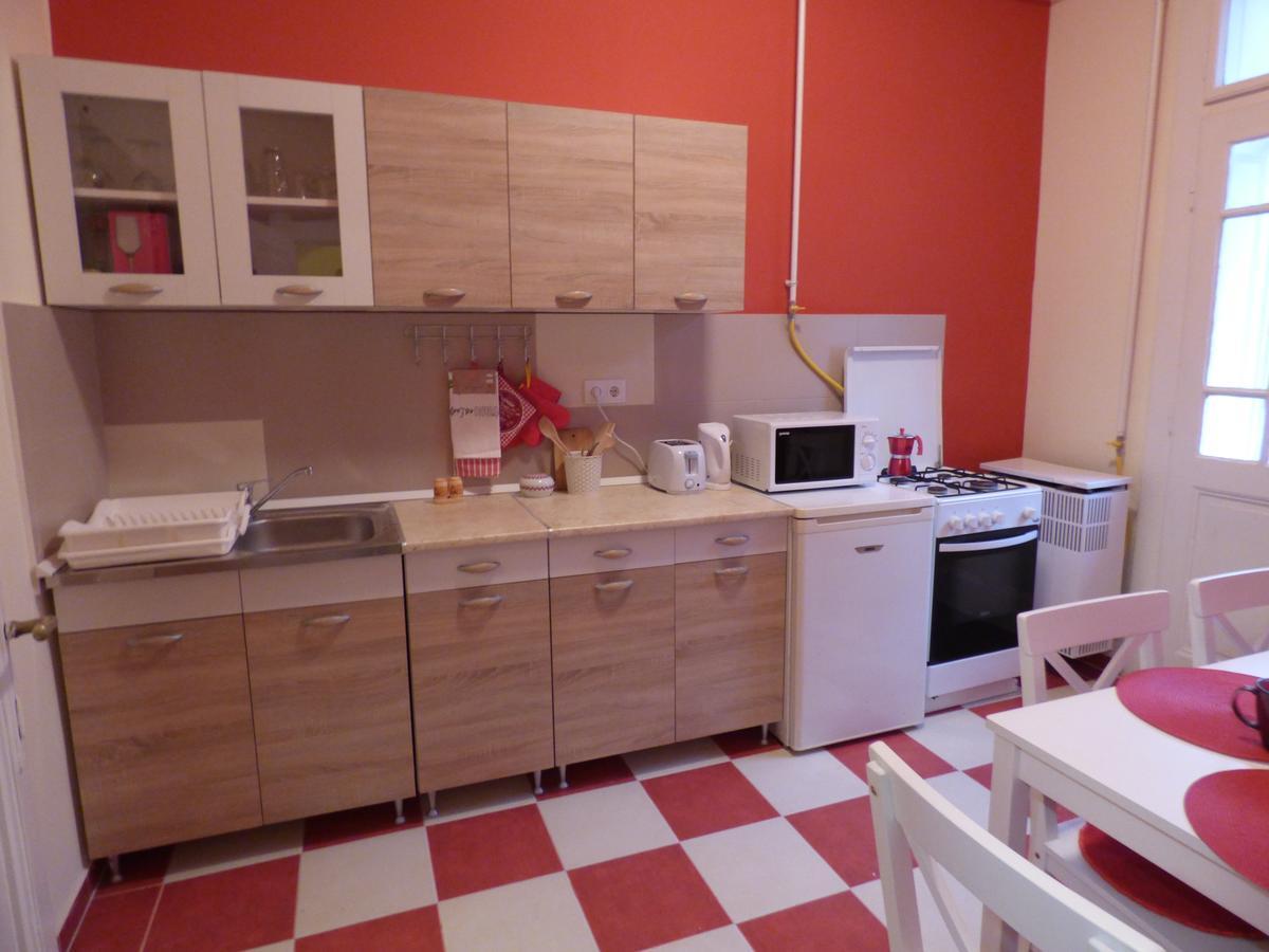 Apartment Yellow