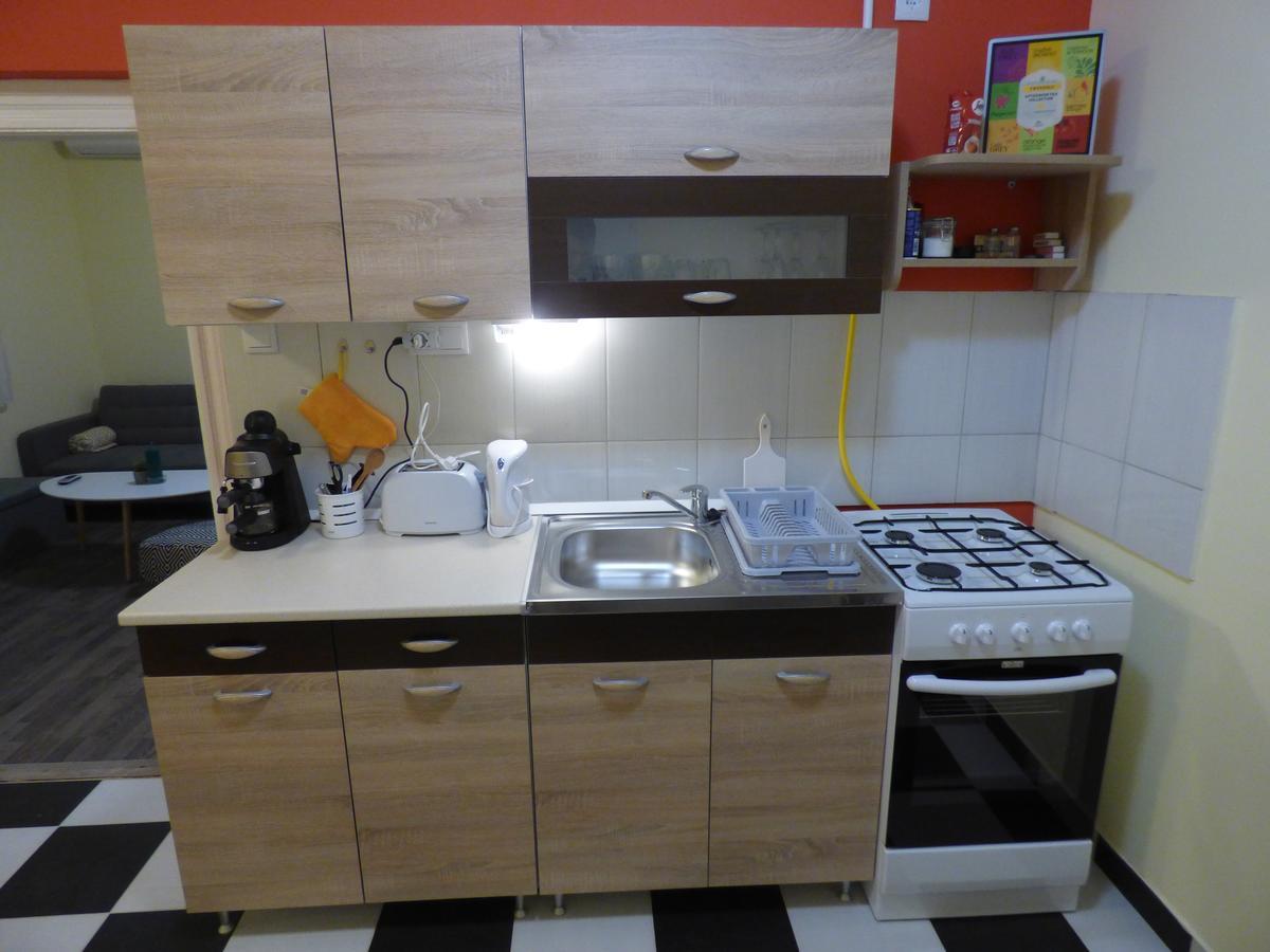 Apartment Yellow *