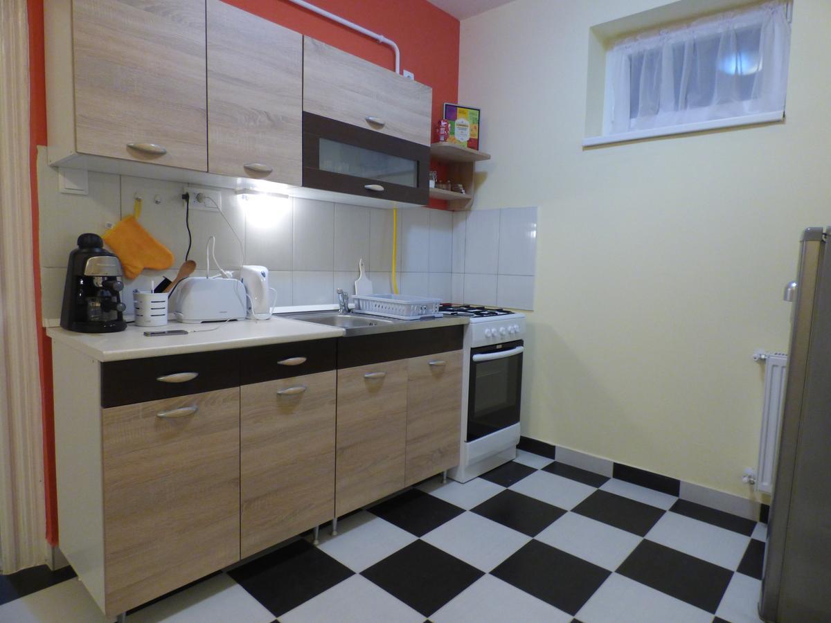 Apartment Yellow *
